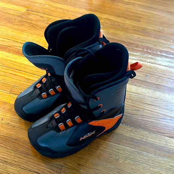 Size 10 HMK snowmobile/snowboard boots - Picture 1 of 3